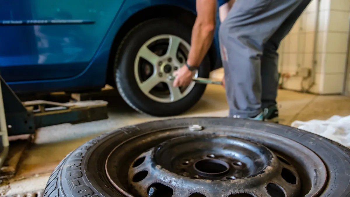 Pneus dans un atelier de montage